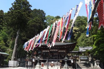 <p>ศาลเจ้าที่โอะมิฮะชิมาน (Ōmihachiman)</p>