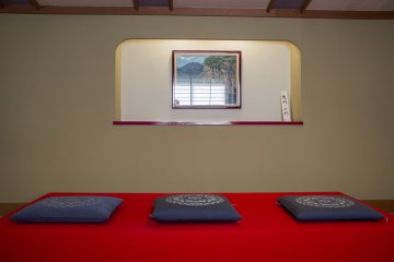 <p>Resting area along the corridor of the Saikyotei rooms</p>
