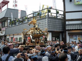 Mikoshi, or portable shrines, are carried to the main temple.