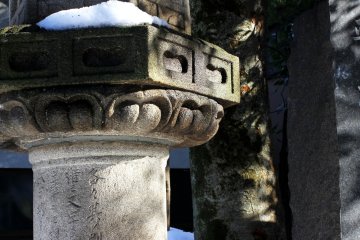 <p>The architecture on the short columns is amazing, especially dripping with water from the melting snow.&nbsp;</p>
