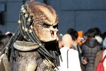 <p>I saw the predator at Comiket and I survived the experience.&nbsp;</p>