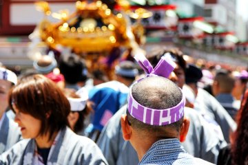 <p>Everyone had different headgear off and many people had very close cropped haircuts, each person had different colors and designs on their headbands.&nbsp;</p>