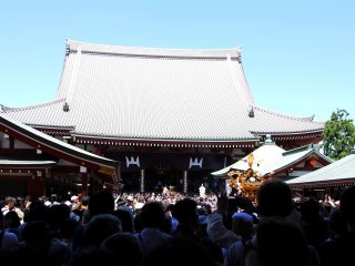 The view from in front of the temple, it was super crowded with thousands of people pushing against each other to get a better view.&nbsp;