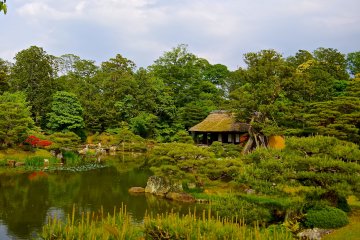 <p>Shokin-tei teahouse and pond</p>