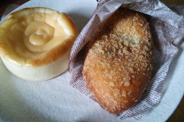 <p>The creamy custard bread was bursting with vanilla, and the curry bread was slightly oily with a spicy, flavorful filling.</p>