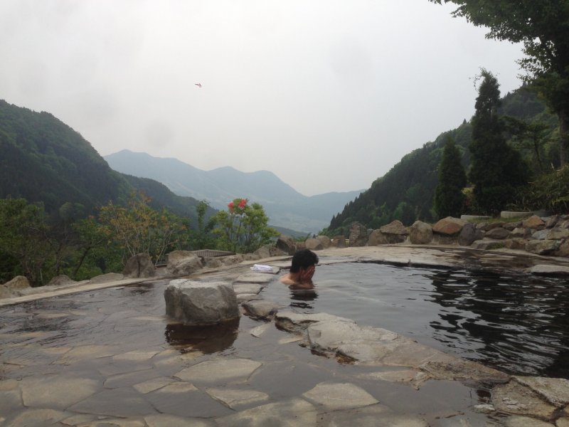 <p>Maguse Onsen and its impressive view.</p>