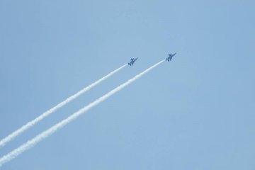 <p>The same formation from a further distance</p>