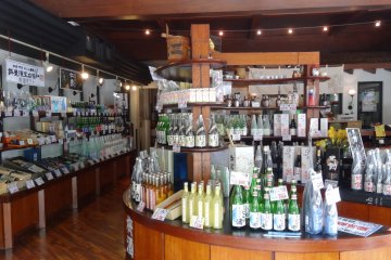 <p>Inside the shop, there are many kinds, sizes, and prices of sake to choose from.</p>