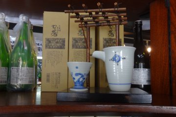 <p>Ceramic sake set</p>