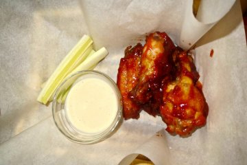 <p>Spicy bbq buffalo wings, celery sticks and Cesar dressing... In a word, &quot;Yes.&quot;</p>