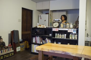 <p>The little cafe a block away from Mr Yoshio&#39;s tansu shop, run by his daughter</p>