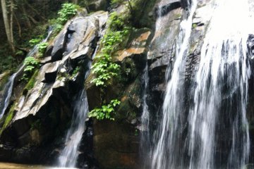 <p>The pool at the foot of Kanabiki waterfall</p>