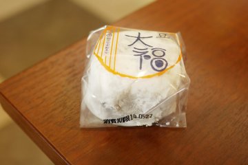 <p>The most popular pastry: a traditional&nbsp;Daifuku cake.</p>