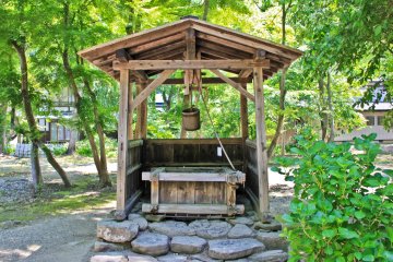 <p>A beautifully preserved wooden water well in the garden of &#39;Iwabashi-Ke&#39; residence</p>