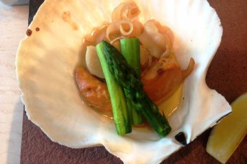Hotate Scallops with Asparagus