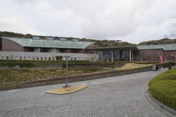 <p>The Castle Museum is next to the ruins</p>