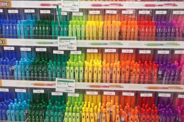 <p>Some of the ten million kinds of pens at Tokyu&nbsp;Hands</p>