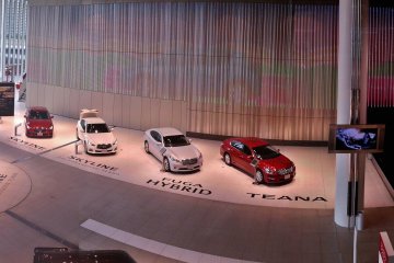 <p>I have been to the Nissan Gallery in Higashi-Ginza, a prime location, but the Yokohama gallery is much more spacious, brightly lit with a glass structure and awesome wide LED displays offering an enhanced user experience. The cars on display are quite spaced out too.</p>