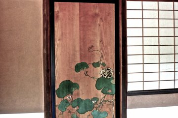 <p>Lovely lotus leaves painted directly onto a wood door in one of the villa&#39;s teahouses</p>