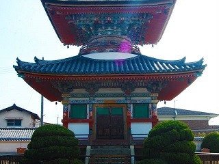 Tahoto Pagoda, a two-storied pagoda right after the main entrance of Sagami-ji.