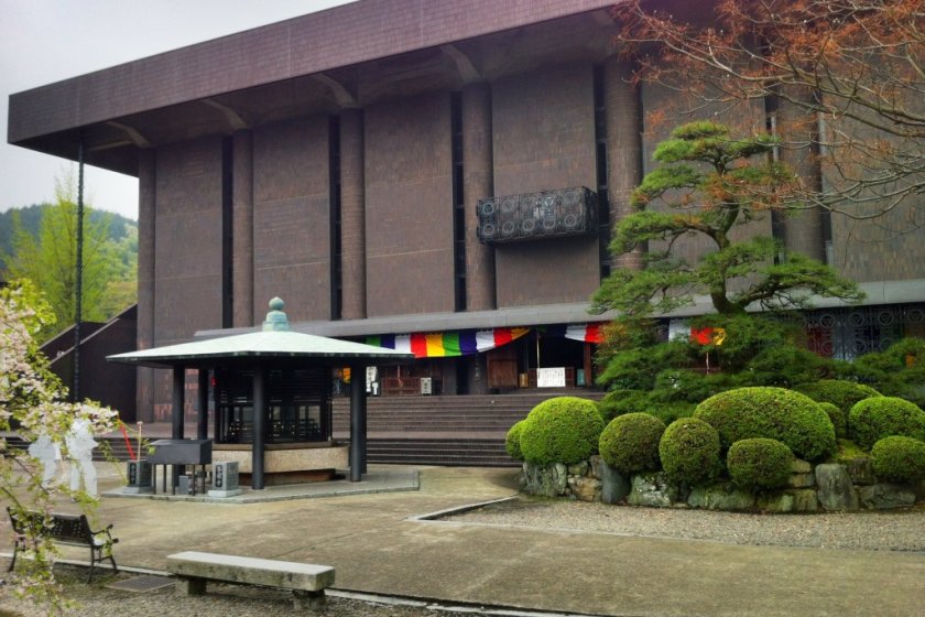 The Main Hall and Daishi-do of Koon-ji