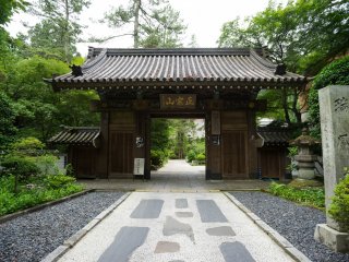One of the gates that leads to a temple inside