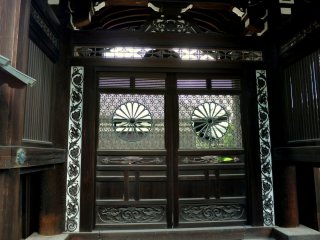 Exquisite decorative screen on these wooden doors