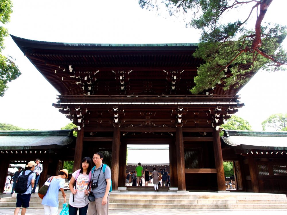 A popular tourist destination, the Meiji Shrine provides a dramatic and impressive backdrop for photos