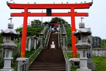 <p>The entrance to Kabushima Shrine</p>