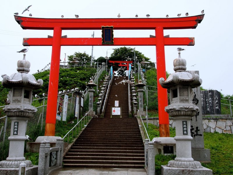 <p>The entrance to Kabushima Shrine</p>