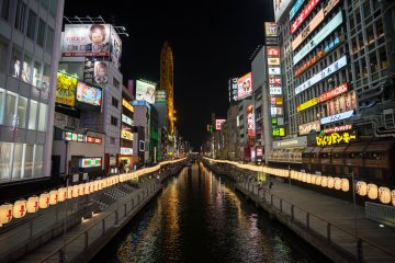 <p>The Dotonbori canal fully lighted up.</p>