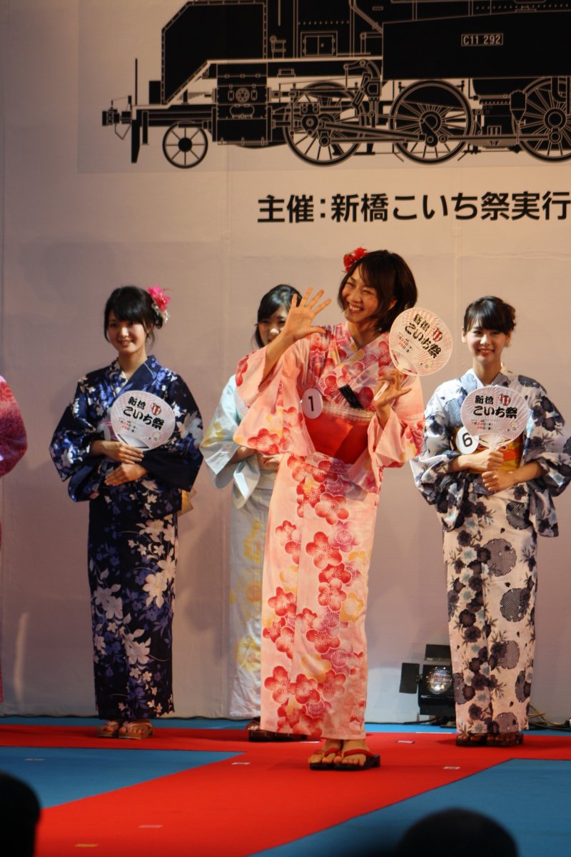 <p>The yukata beauty contest begins on the main stage at SL Plaza</p>