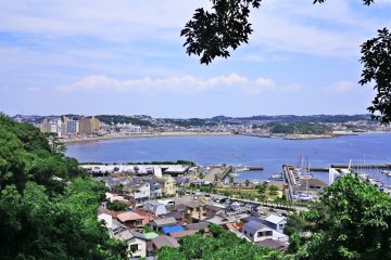 <p>中津岛路上看到的江之岛</p>