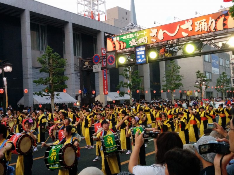 <p>Over three thousand parading drummers break a world record in style</p>
