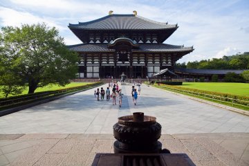 <p>El exterior del templo Todaiji de cara al sal&oacute;n Daibutsuden o Sal&oacute;n del gran Buda</p>