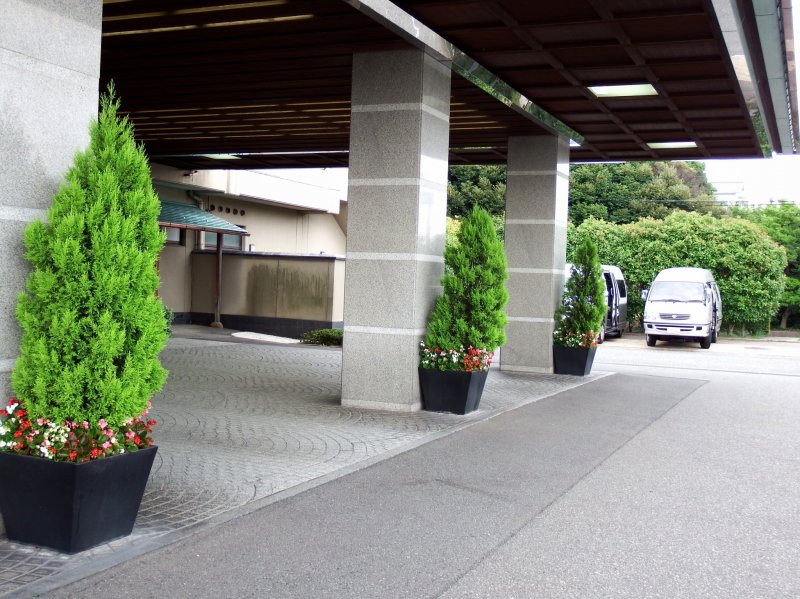 <p>Entrance of the hotel, Matsuya SenSen in Awara Onsen</p>