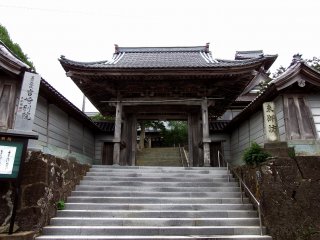 Front gate of Honganji East Annex in Yoshizaki, Fukui