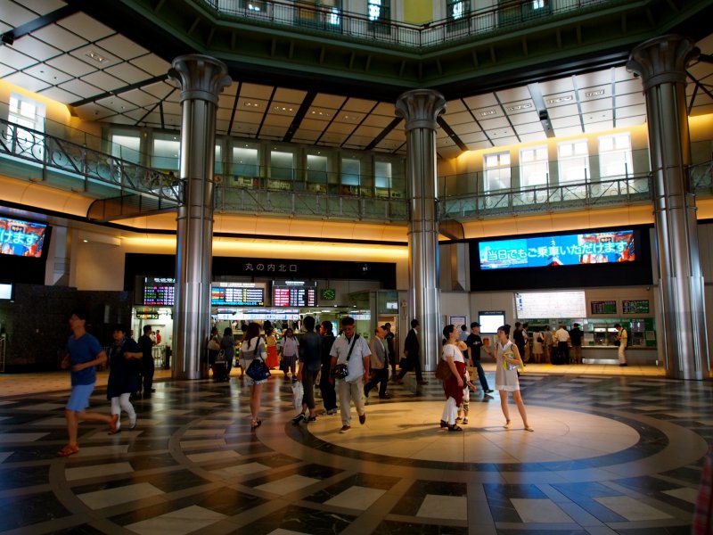 <p>The JR East Travel Service Center is located at the main entrance of the busy Tokyo Station</p>