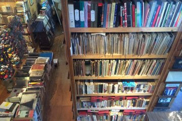 <p>Cheap used books-Most of them are about art and architecture.</p>