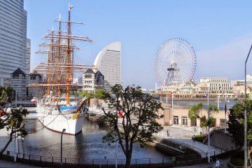 <p>Cosmo Clock 21 และเรือ Nippon Maru ของพิพิธภัณฑ์ Yokohama Port Museum</p>