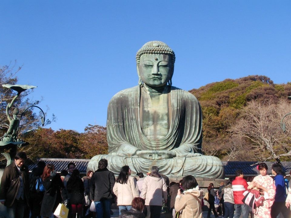 Le Daibutsu de Kamakura, serein face &agrave; la foule