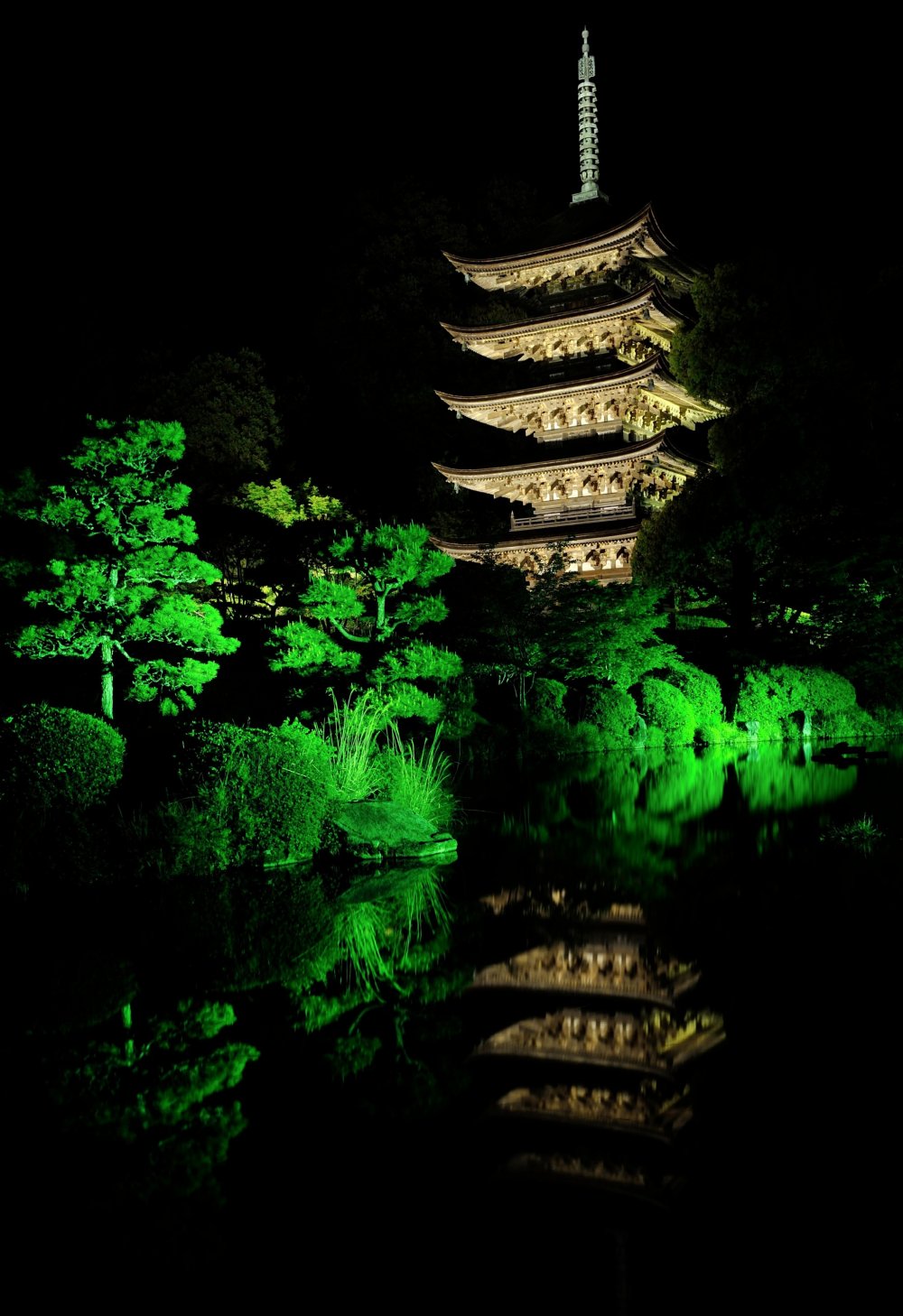 京都の醍醐寺・奈良の法隆寺のものとならびここの塔は日本三名塔の一つに数えられる