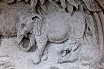 <p>Elephant carving</p>