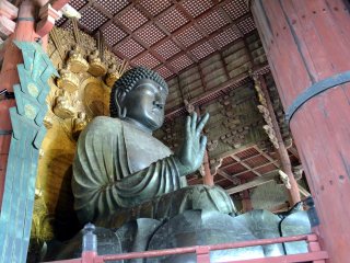 The statue of the Great Buddha. It&#39;s almost impossible to express how significant his presence is in this two-dimensional&nbsp;photo...