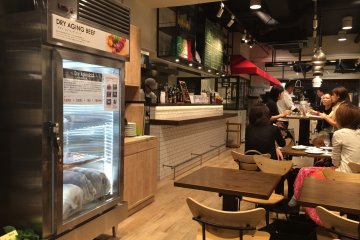 <p>There is a wine bar in the middle of the shop, you could taste wine together with ham and cheese.</p>