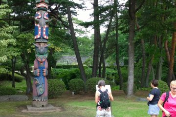 <p>A Canadian totem pole in Iwate park</p>