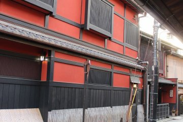 <p>On the south side of the Gion&nbsp;district is the famous tea house Ichiriki (一力)</p>
