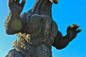 <p>Rawr! Godzilla towers 9-meters high!</p>