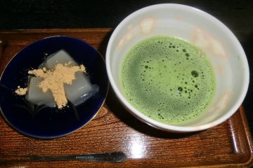 Japanese green tea and rice cake set