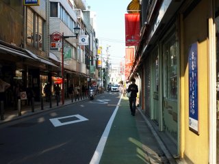 The alley next to Jiyugaoka Department Store